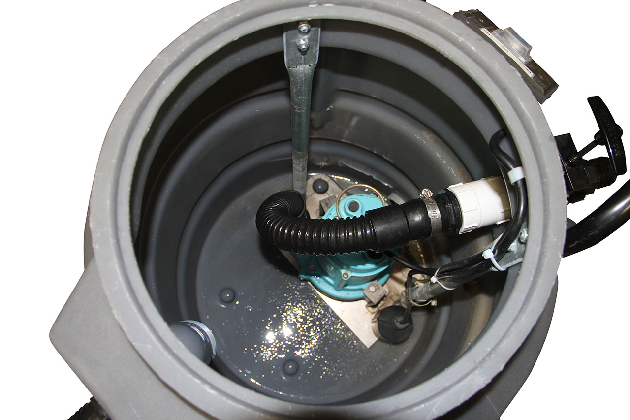 CC29V 29 Gallon Wet/Dry Vacuum with Floor Pump - Image 2